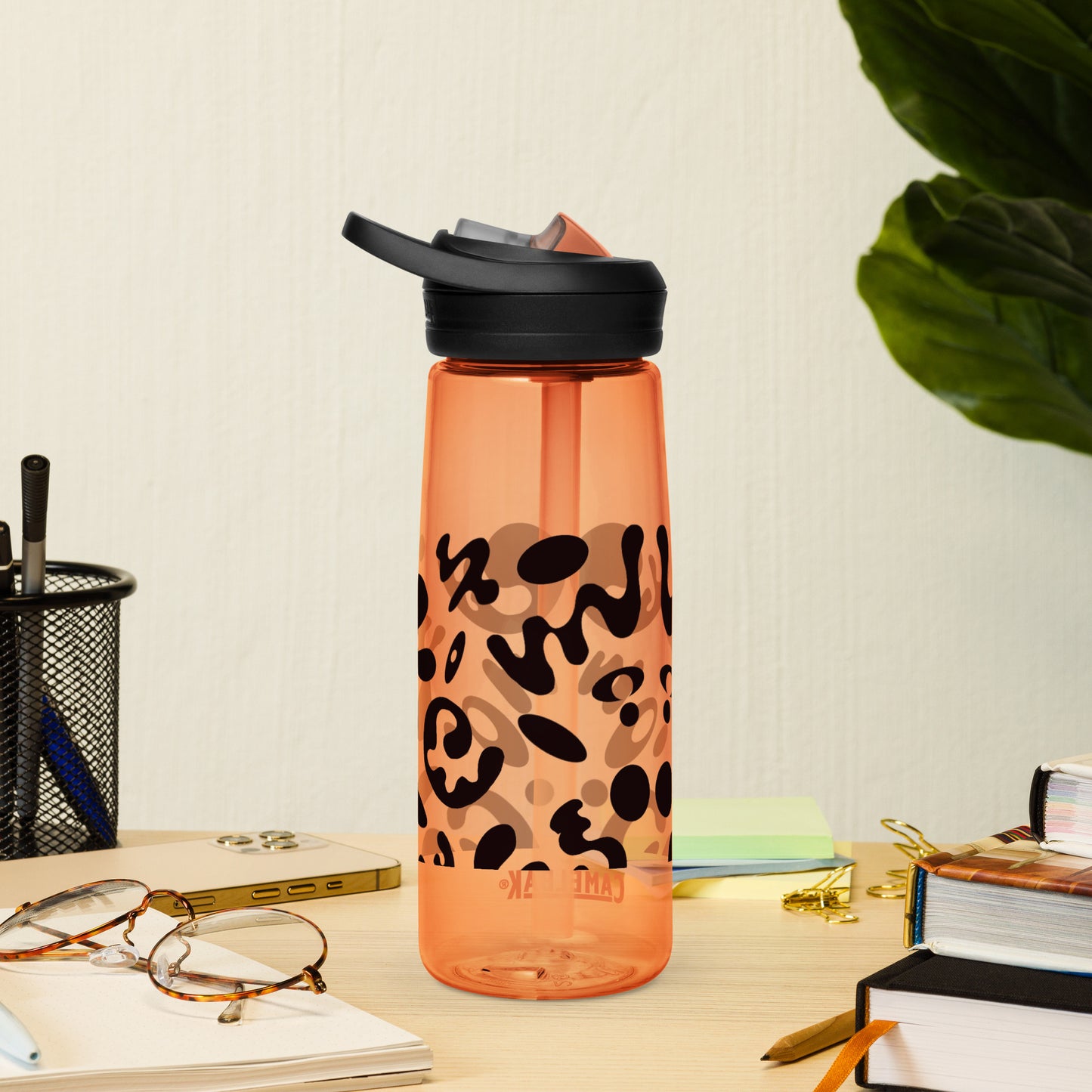 NOURISH'D SPORTS WATER BOTTLE | CamelBak Eddy®+ - Smoke Black Print