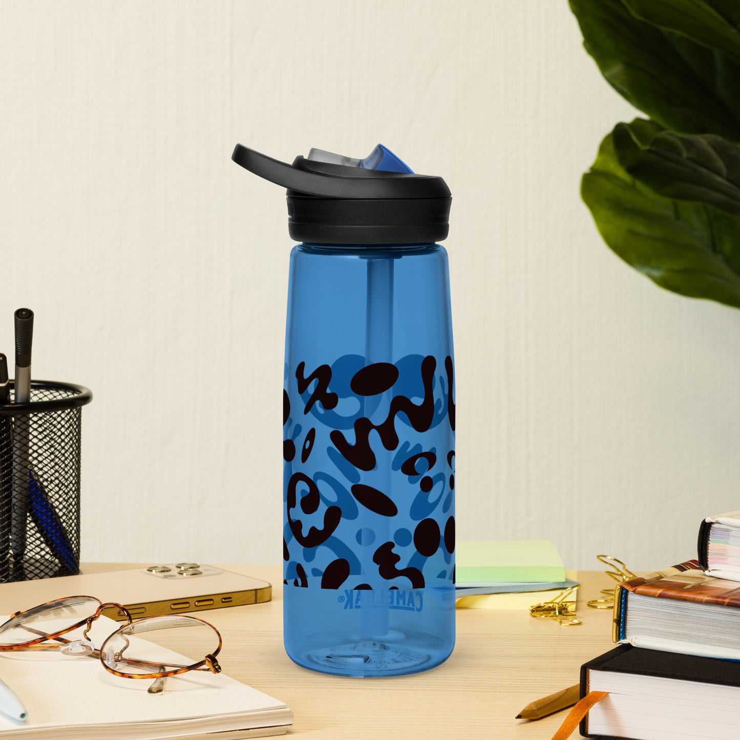 NOURISH'D SPORTS WATER BOTTLE | CamelBak Eddy®+ - Smoke Black Print