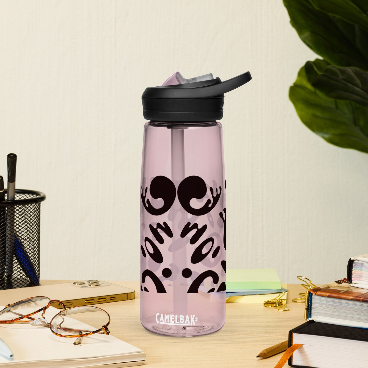 NOURISH'D SPORTS WATER BOTTLE | CamelBak Eddy®+ - Smoke Black Print